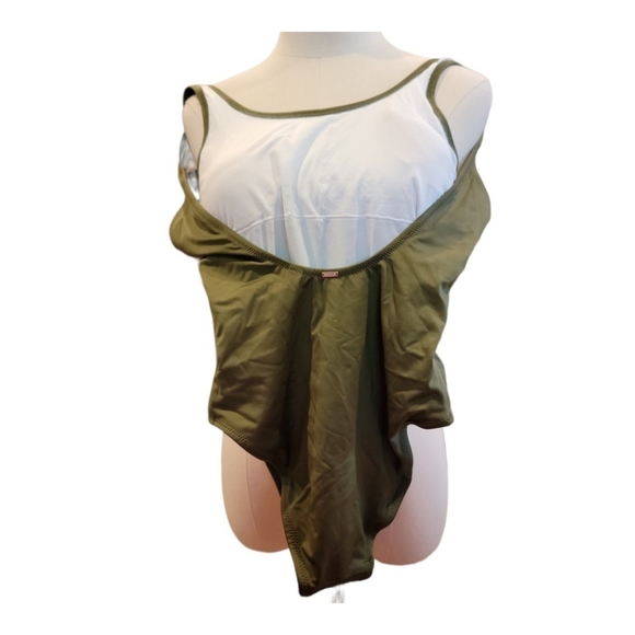 NWT VS PINK Gym to Swim Scoop Neck One-Piece Small Green - Picture 4 of 4